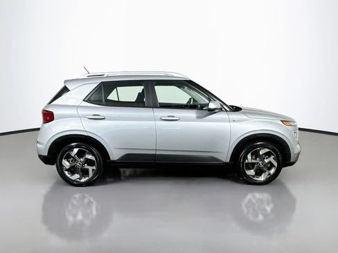 Used 2023 Hyundai Venue SEL FWD image 9