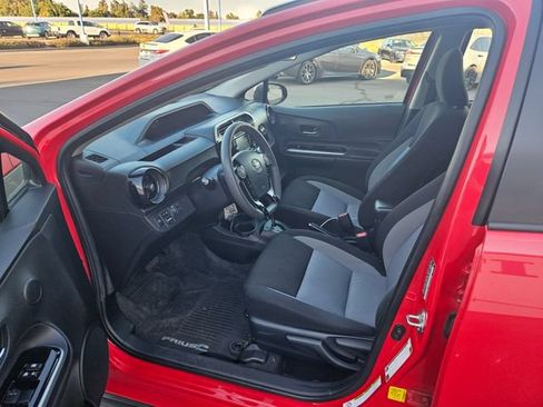 Used 2019 Toyota Prius C FWD image 3