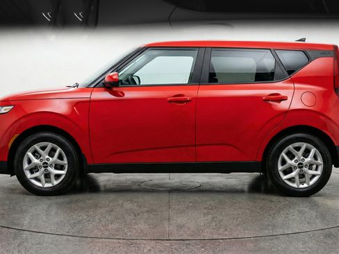 Used 2025 Kia Soul LX w/ LX Technology Package image 5