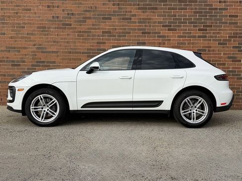 Certified 2024 Porsche Macan image 2