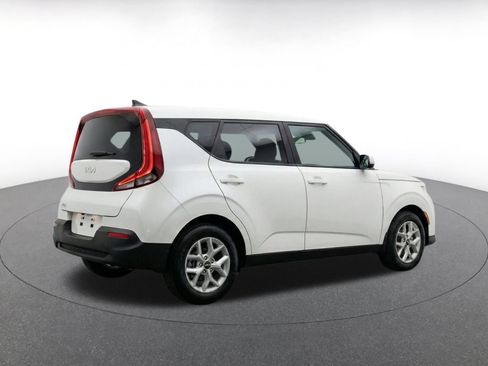 Used 2025 Kia Soul LX w/ LX Technology Package FWD image 9