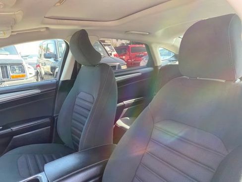Used 2017 Ford Fusion SE FWD image 11