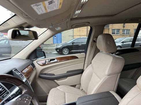 Used 2015 Mercedes-Benz ML 400 4MATIC w/ Parking Assist Package image 27
