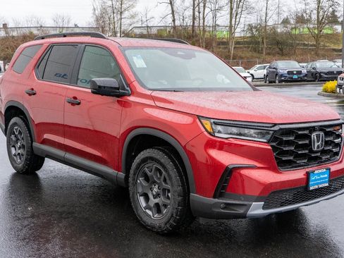 New 2025 Honda Pilot TrailSport image 4