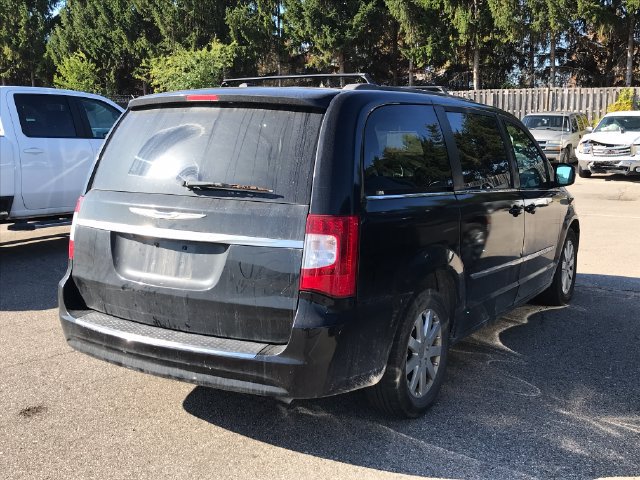 Used 2016 Chrysler Town & Country Touring FWD image 2