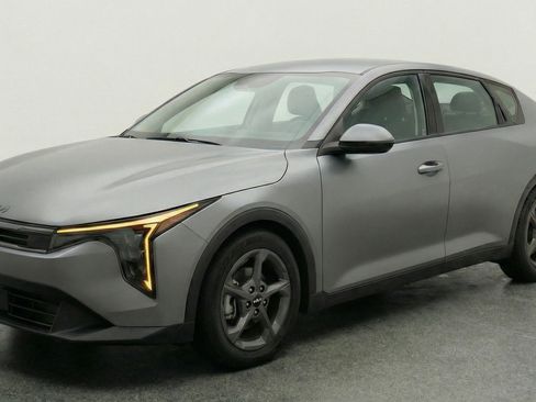 Used 2025 Kia K4 LXS image 3