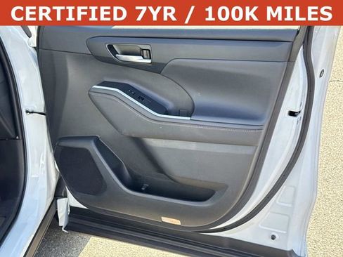 Used 2023 Toyota Highlander Bronze Edition AWD/4WD image 8