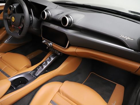 Certified 2020 Ferrari Portofino RWD image 24