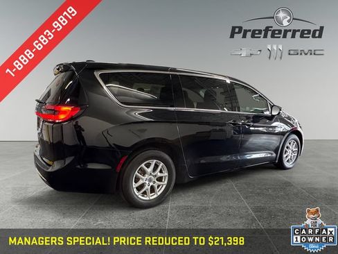 Used 2023 Chrysler Pacifica Touring-L FWD image 18