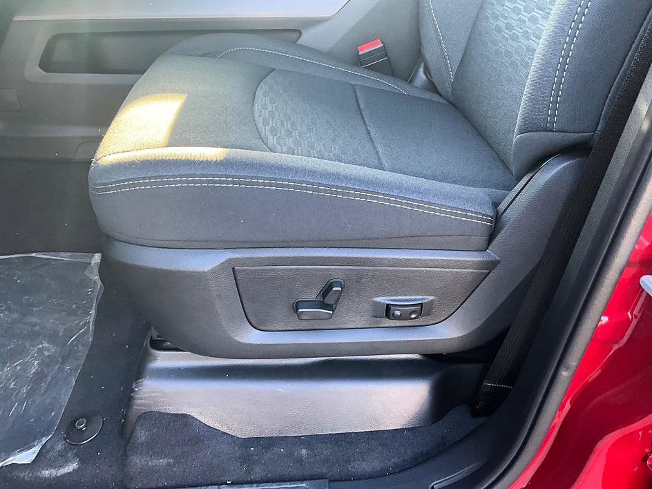 New 2027 RAM 3500 Big Horn AWD/4WD image 16