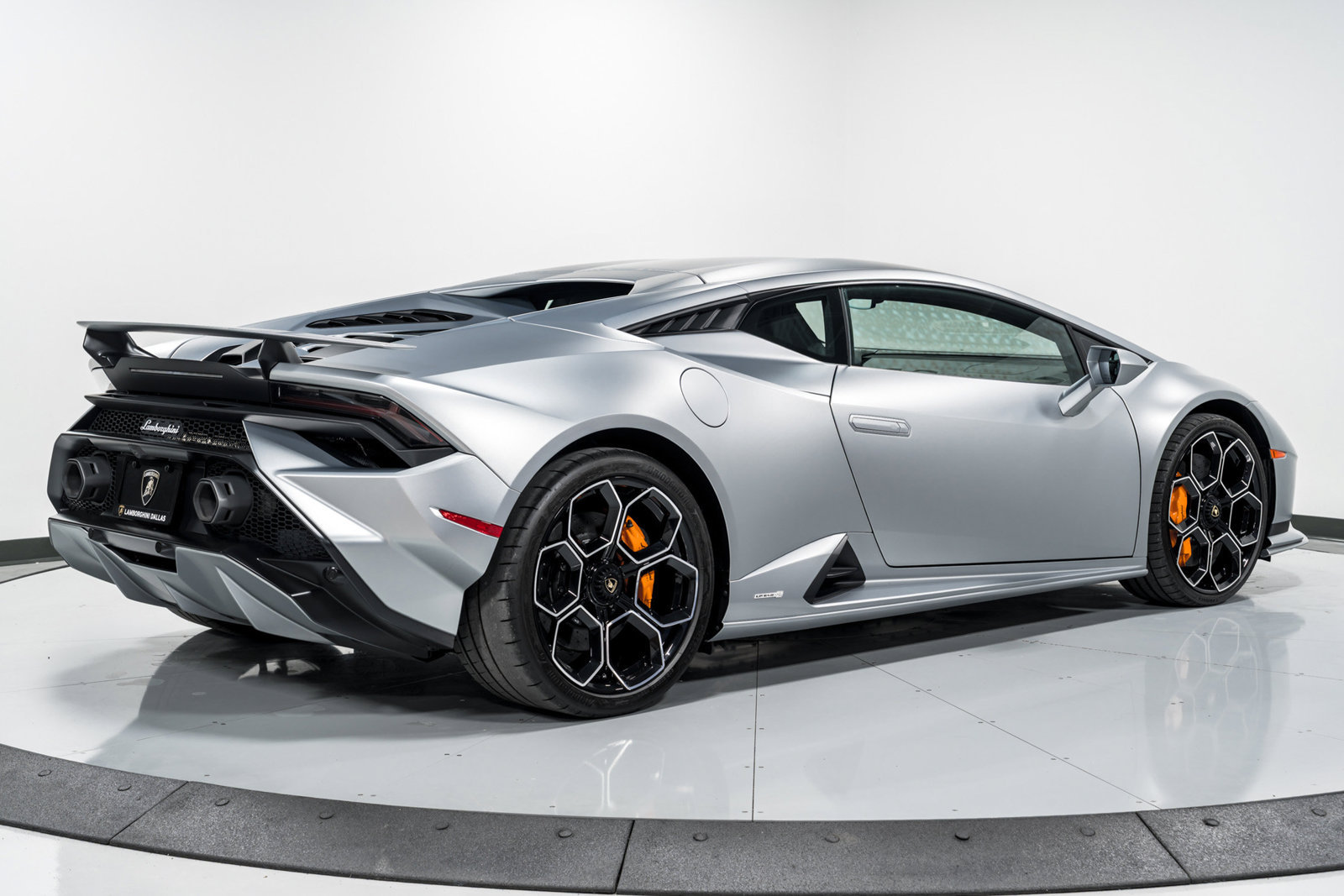 Used 2023 Lamborghini Huracan Tecnica RWD image 3
