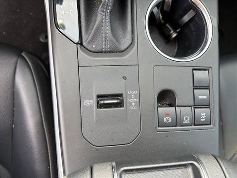 Used 2024 Toyota Highlander XLE FWD image 15