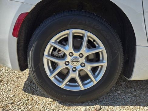Used 2023 Chrysler Voyager LX image 32