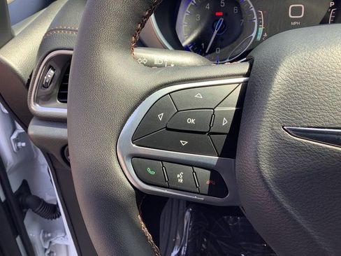 Used 2024 Chrysler Pacifica Pinnacle image 13