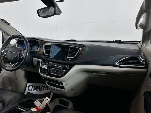 Used 2018 Chrysler Pacifica Touring-L w/ Premium Audio Group image 22