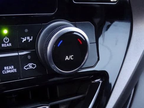 Used 2023 Toyota Highlander LE image 30