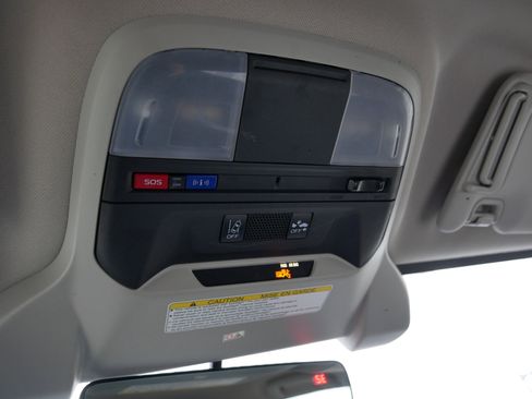 Used 2023 Subaru Crosstrek 2.0i Premium w/ Special Edition image 32