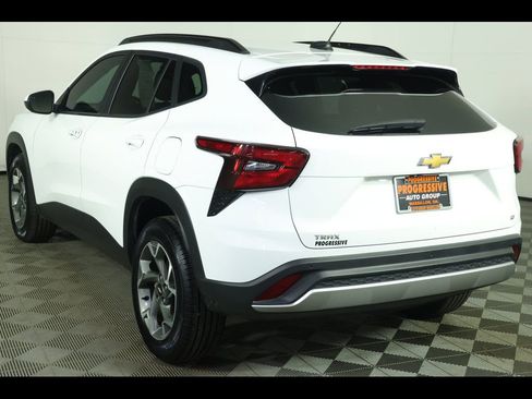 Used 2024 Chevrolet Trax LT w/ Driver Confidence Package image 14