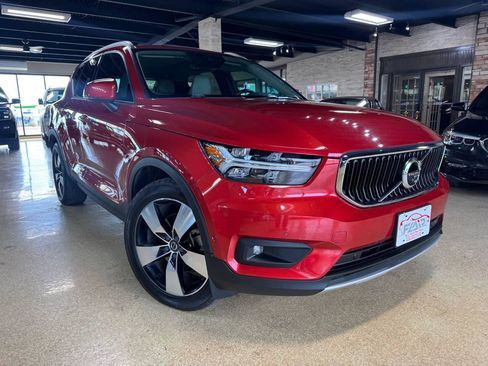 Used 2019 Volvo XC40 T5 Momentum AWD/4WD image 1