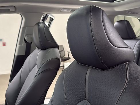 New 2026 Toyota Grand Highlander Platinum image 13