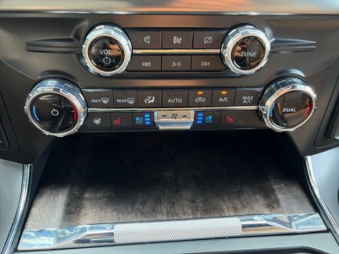 Used 2022 Ford F150 Lariat w/ Equipment Group 502A High AWD/4WD image 21