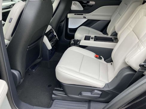 New 2025 Lincoln Aviator Reserve w/ Equipment Group 201A image 17