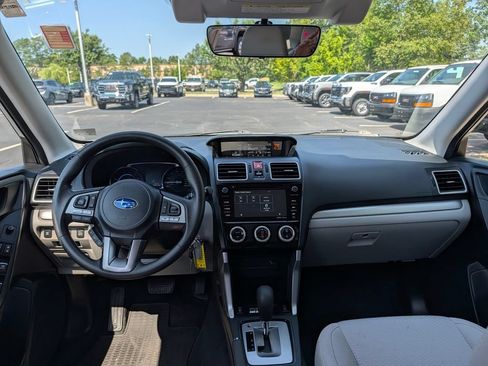 Used 2018 Subaru Forester 2.5i Premium AWD/4WD image 10