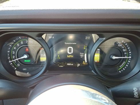 Used 2025 Jeep Wrangler Sahara w/ Safety Group image 17