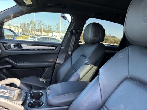 Used 2020 Porsche Cayenne S image 17