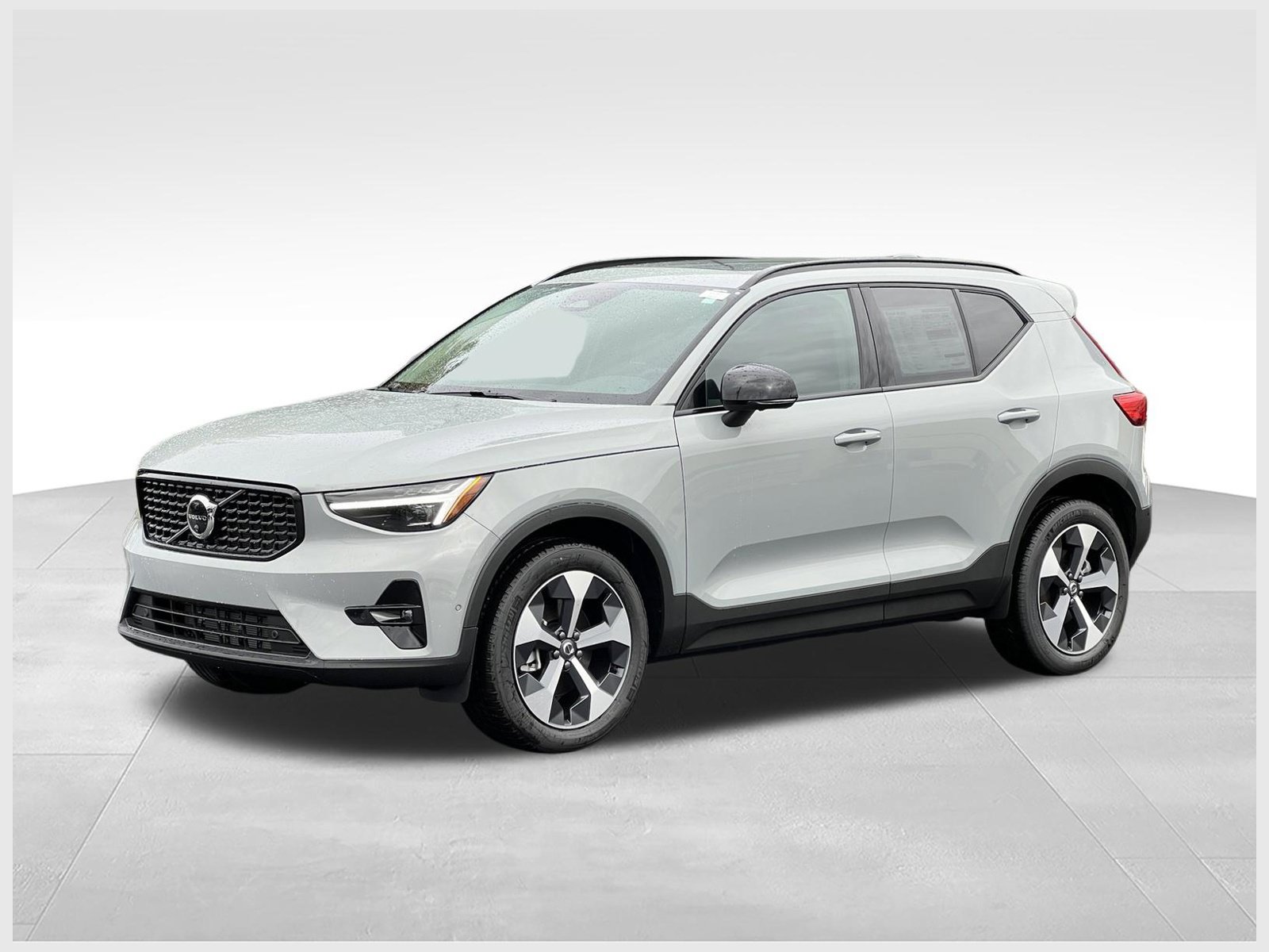New 2026 Volvo XC40 B5 Plus w/ Protection Package Premier AWD/4WD 360° Tour
