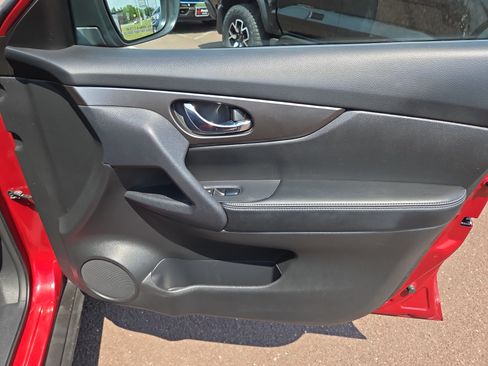 Used 2015 Nissan Rogue SV AWD/4WD image 17