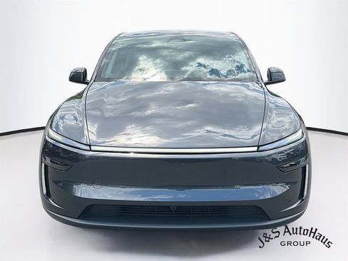 Used 2026 Tesla Model Y 2WD image 2
