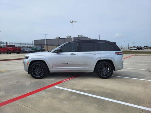 New 2026 Jeep Grand Cherokee Summit w/ Obsidian Package image 2