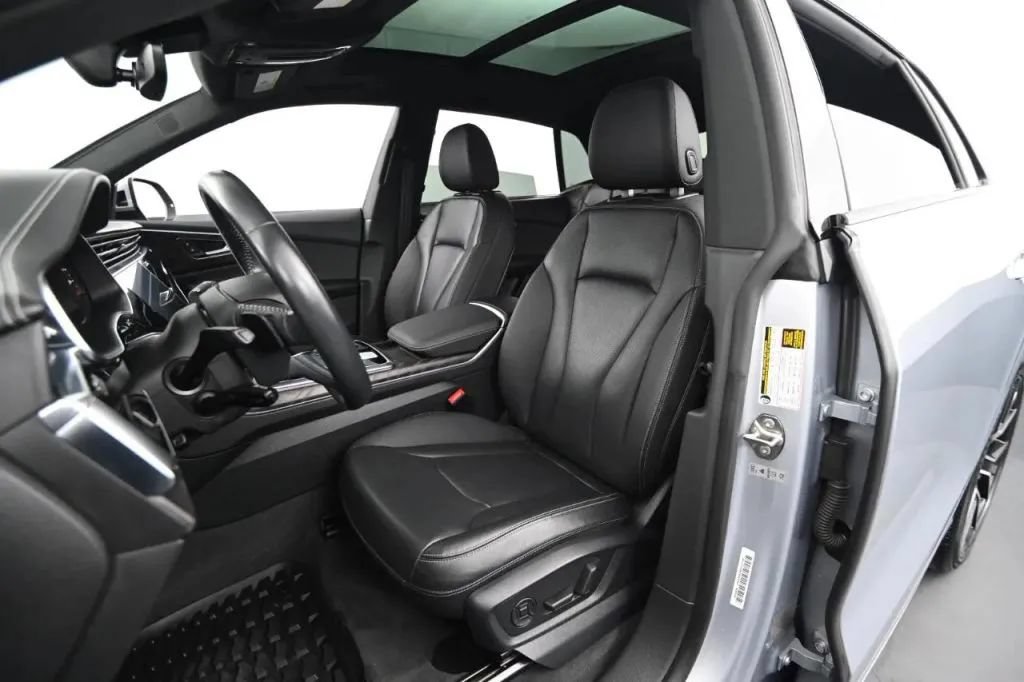 Used 2019 Audi Q8 Prestige AWD/4WD image 39