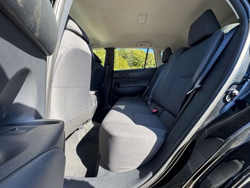 Used 2025 Toyota Corolla Cross LE image 21