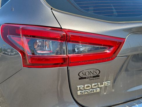 Used 2020 Nissan Rogue Sport SV FWD image 10
