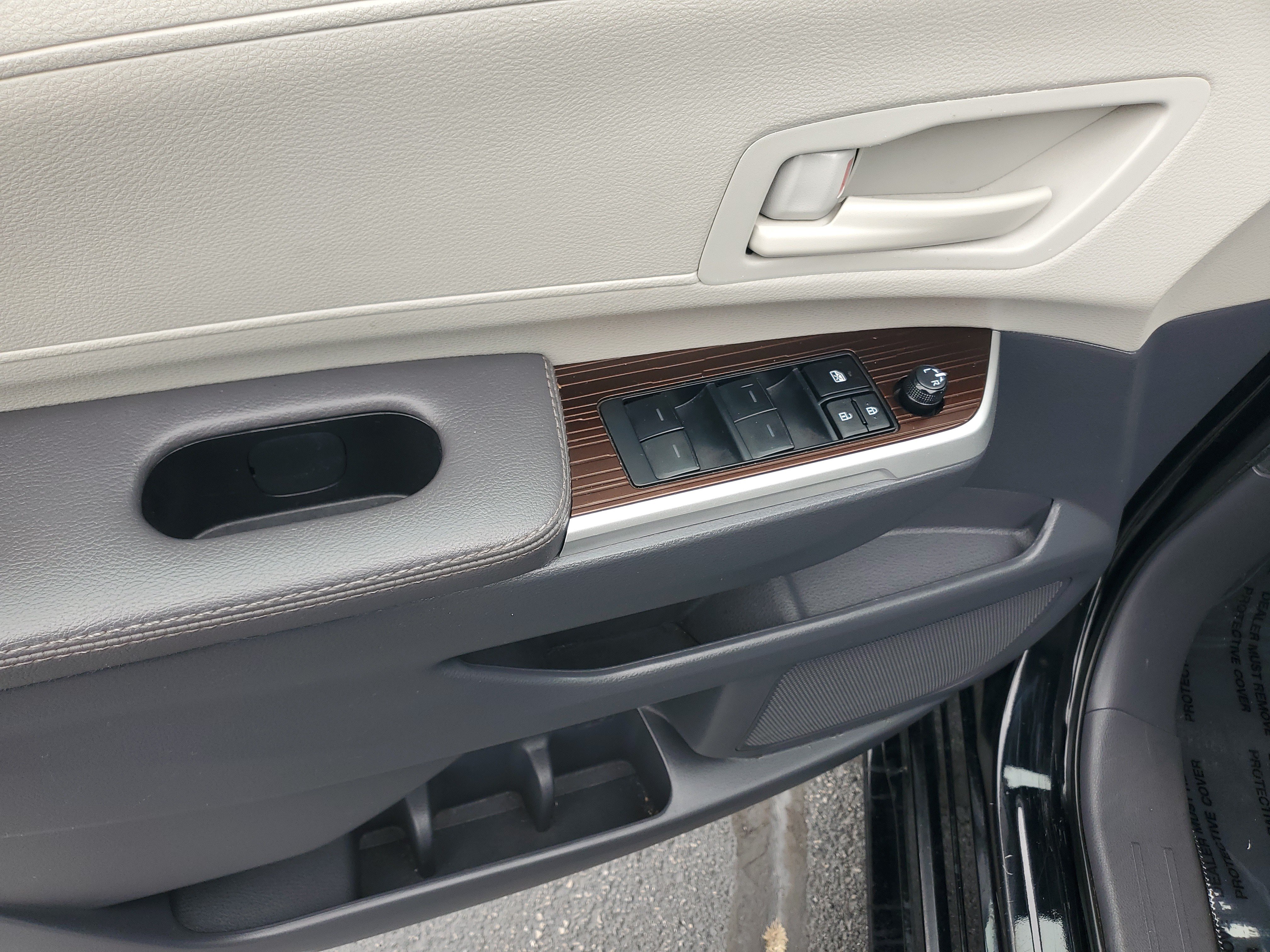 Certified 2024 Toyota Sienna LE FWD image 22