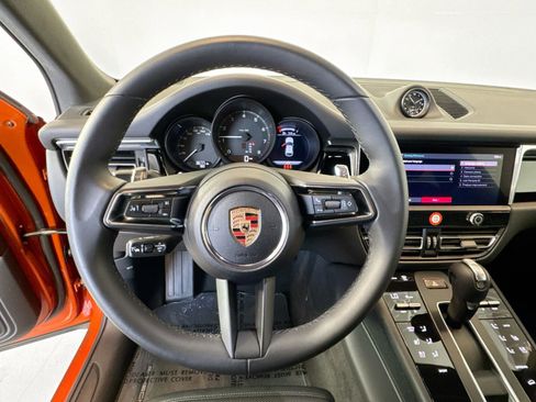 Certified 2025 Porsche Macan AWD/4WD image 14