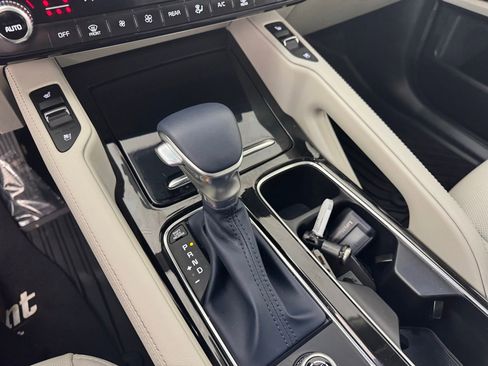 Used 2025 Kia Telluride EX w/ EX Captain's Chair Package image 22