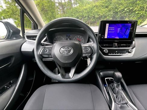 Used 2024 Toyota Corolla LE FWD image 6