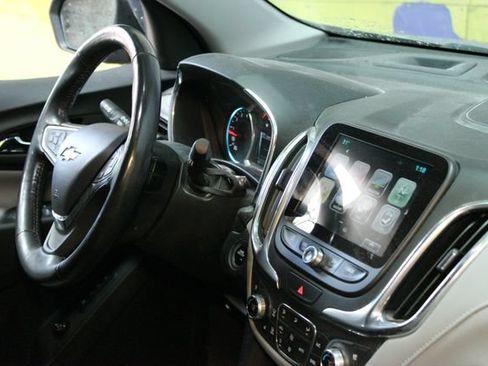 Used 2018 Chevrolet Equinox Premier AWD/4WD image 9
