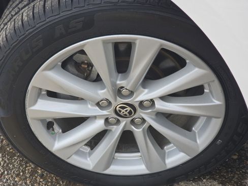 Used 2024 Toyota Corolla SE image 32