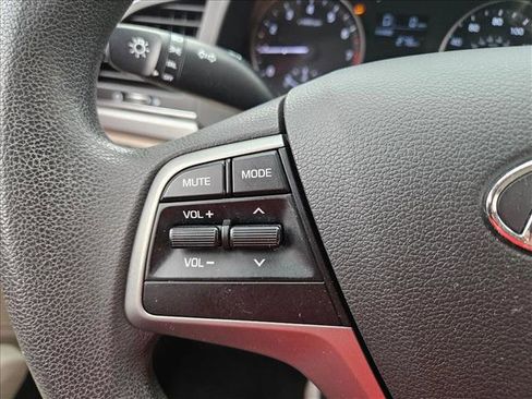 Used 2017 Hyundai Elantra SE FWD image 21