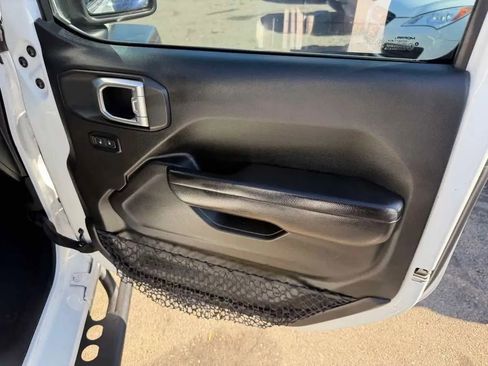Used 2018 Jeep Wrangler Unlimited Sport S AWD/4WD image 9