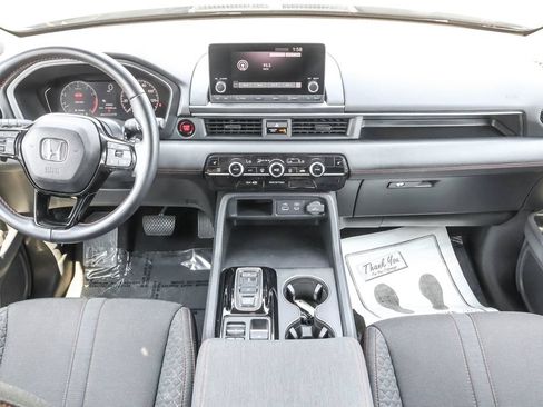 Used 2025 Honda Pilot Sport image 29