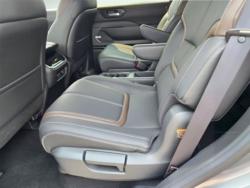 New 2026 Nissan Armada SL w/ Captain's Chari Seat Package AWD/4WD image 16