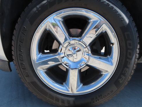 Used 2012 Chevrolet Avalanche LTZ AWD/4WD image 5