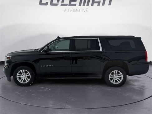 Used 2018 Chevrolet Suburban LT image 2