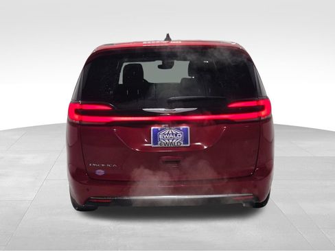 New 2026 Chrysler Pacifica Select FWD image 17