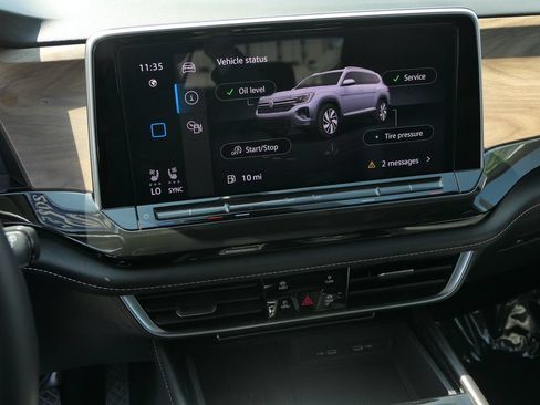 Used 2025 Volkswagen Atlas SE FWD image 17